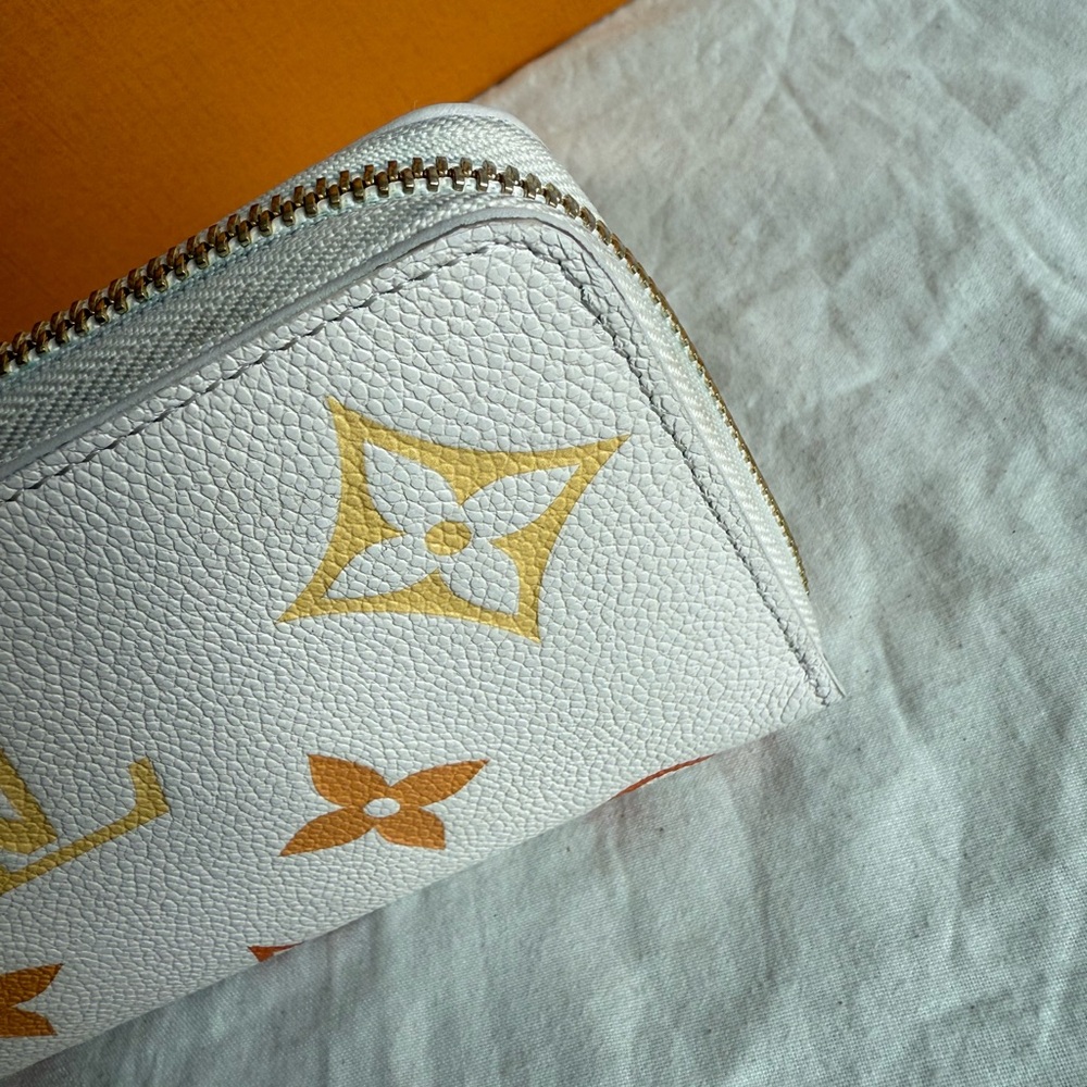 LOUIS VUITTON Empreinte Monogram Giant By The Pool Zippy Wallet Cream Saffron - Picture 13 of 16